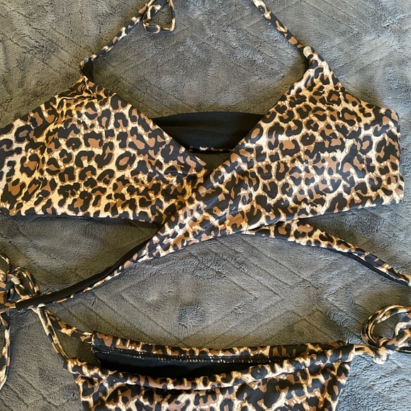 Bikini - Picture 3 of 4